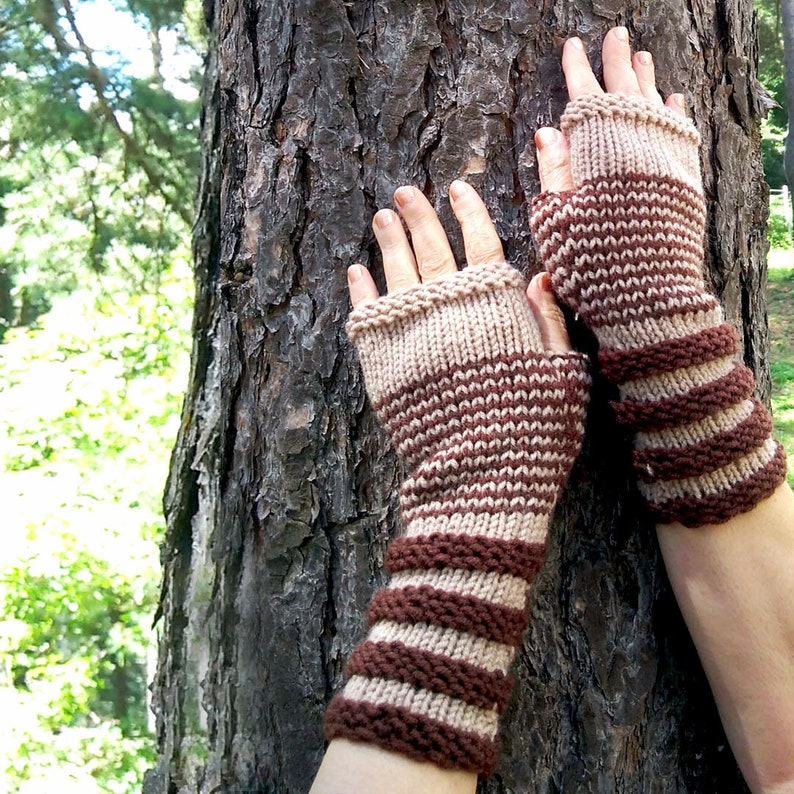 Hand-knit Two-Tone Open Finger Gloves Knitted Wool Mittens for Women image 2