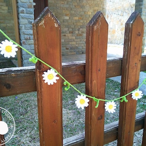 Crochet daisy garland with leaves, large daisies bunting, farmhouse summer decor, daisies with leaves garland Pattern, Instant Download 5023 image 4