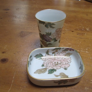 Vintage FITZ and FLOYD Soap dish and tumbler