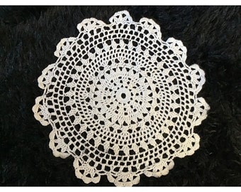 Redondo Doily Crochet Algodón Blanco Vintage Hecho a mano 9.5 pulgadas Grannycore Cottage 92