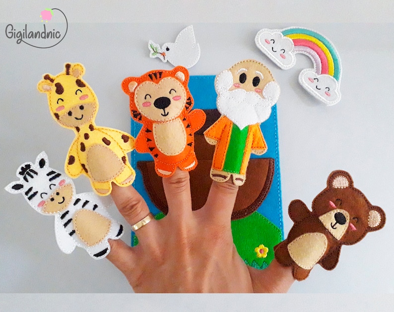 Pode incluir: Um conjunto de fantoches de dedo de feltro com uma girafa, uma zebra, um tigre, um urso, um homem com barba, uma pomba, um arco-&iacute;ris e duas nuvens. Os fantoches s&atilde;o projetados para contar hist&oacute;rias e brincar de forma imaginativa.