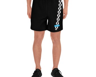 Könnte beinhalten: Schwarze Sport Shorts mit einem weißen und schwarzen Karomuster an der Seite. Die Shorts haben ein blaues und weißes Logo mit der Aufschrift "Speed Limit 85".