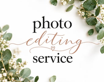 Puede incluir: El texto photo editing service está centrado en letras negras y caligrafía color cobre. Las palabras están rodeadas por un marco de hojas de eucalipto verdes y pequeñas flores blancas sobre un fondo blanco liso.