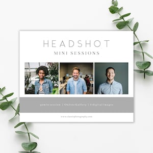 以下が含まれることがあります： グレーの文字で「HEADSHOT MINI SESSIONS」と書かれた白いカード。カードには、プロのヘッドショットで撮影された3人の写真が掲載されています。白い背景にグレーの文字で「30min session | Online Gallery | 8 digital images」と書かれています。カードの下部にはウェブサイトのアドレス「www.classicphotography.com」が記載されています。