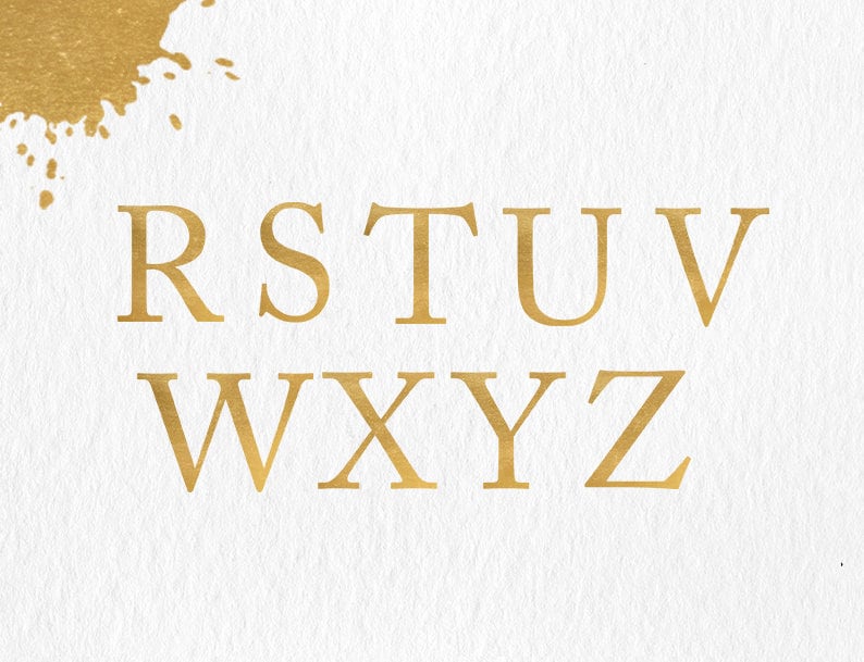 Op de afbeelding: Gouden folie letters van het alfabet, beginnend met de letter R en eindigend met de letter Z. De letters staan op een witte achtergrond.