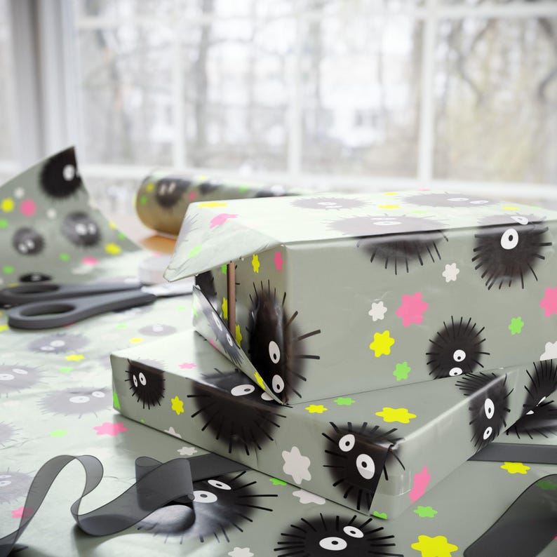 Papel de regalo gris Soot Sprite/Susuwatari Ghibli, papel de regalo para cumpleaños, baby showers, ocasiones especiales, papel de regalo reutilizable imagen 1