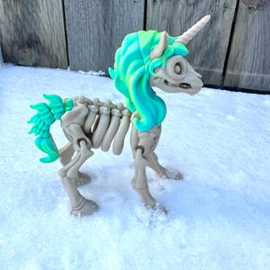 Unicornio esqueleto impreso en 3D con hermoso cabello de color, elección de color de melena