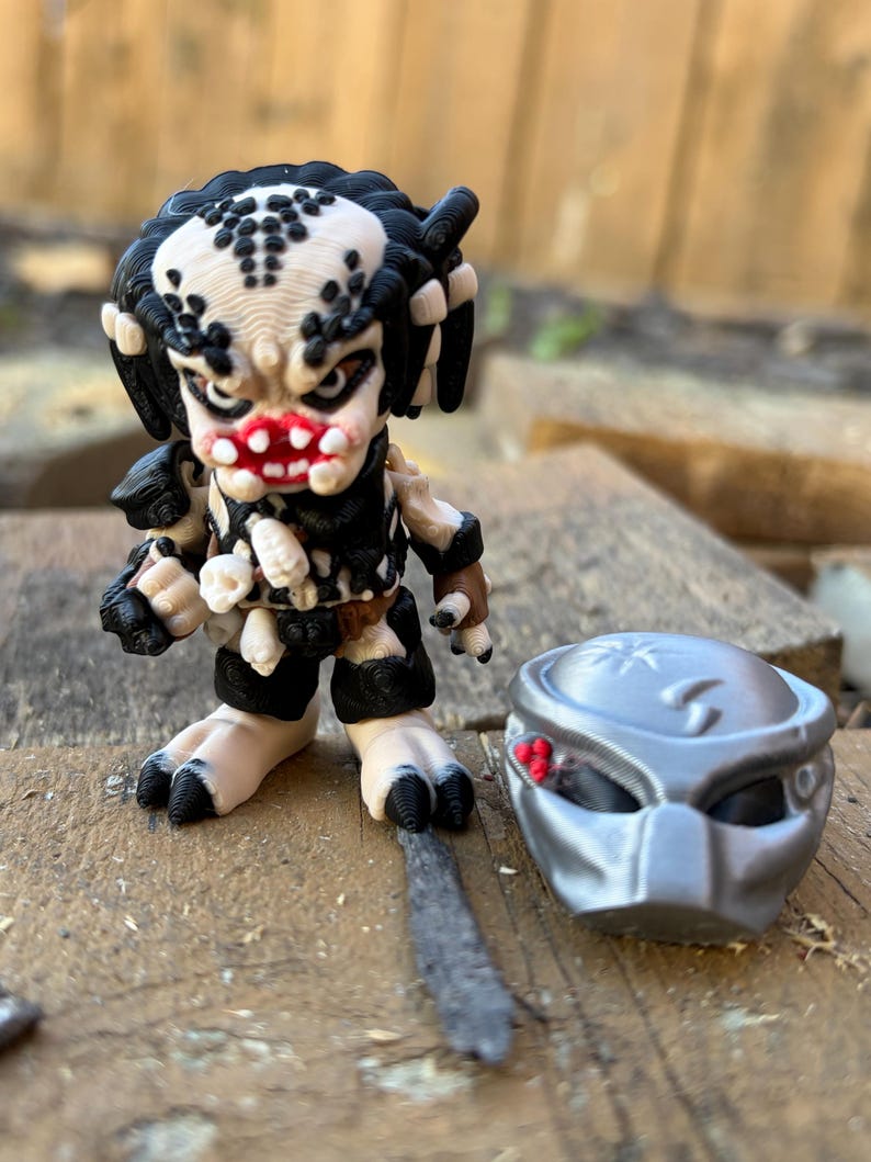 3D Printed Predator Keychain, Decoration, Figurine With Removable ...
