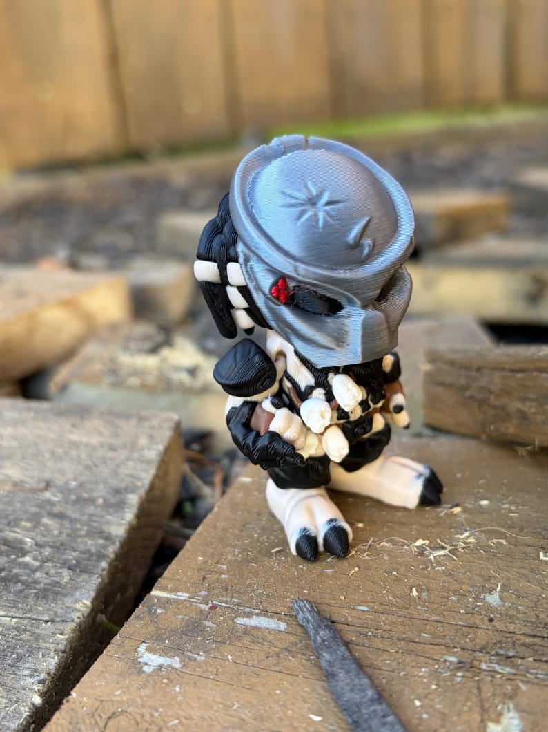 3D Printed Predator Keychain, Decoration, Figurine With Removable ...