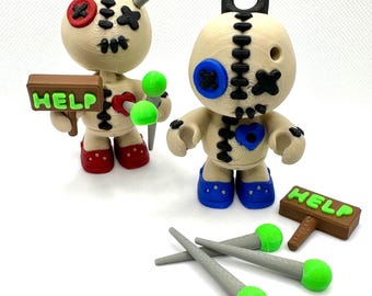 Coppia di portachiavi a forma di bambola Voodoo stampata in 3D con scarpe rosse e blu