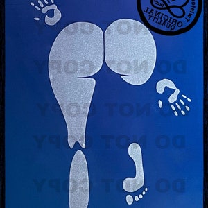 Vrouwelijk lichaam, benen, autootje, raamsticker van vinyl