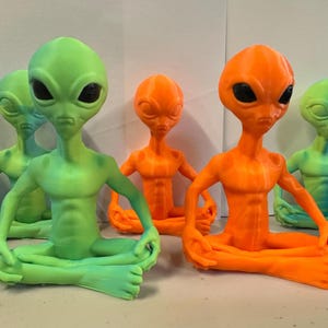 Sitting Alien 3D printed bookend, decoration, Choice of color