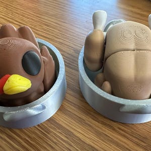 Cute 3d printed Turkey in its own roasting pan, articulated and choice of turkey