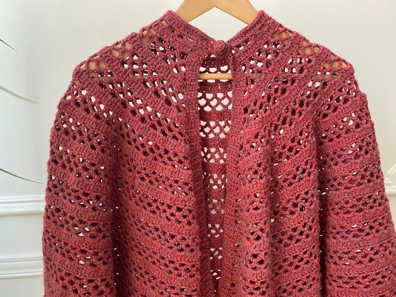 Vintage Knit Pink Poncho, 1970s Dusty Rose Croche… - image 6