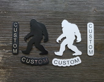 Bigfoot Yeti Sasquatch Yowie Abominable Snowman CUSTOM Emblem Abzeichen für Auto Kühlschrank Computer Tablet Dekoration Geschenk