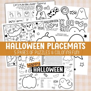 Op de afbeelding: Een verzameling Halloween placemats met puzzels en kleuractiviteiten. De placemats bevatten verschillende Halloween-illustraties, waaronder geesten, vleermuizen en snoep. Tekst op de placemats bevat "Happy Halloween".