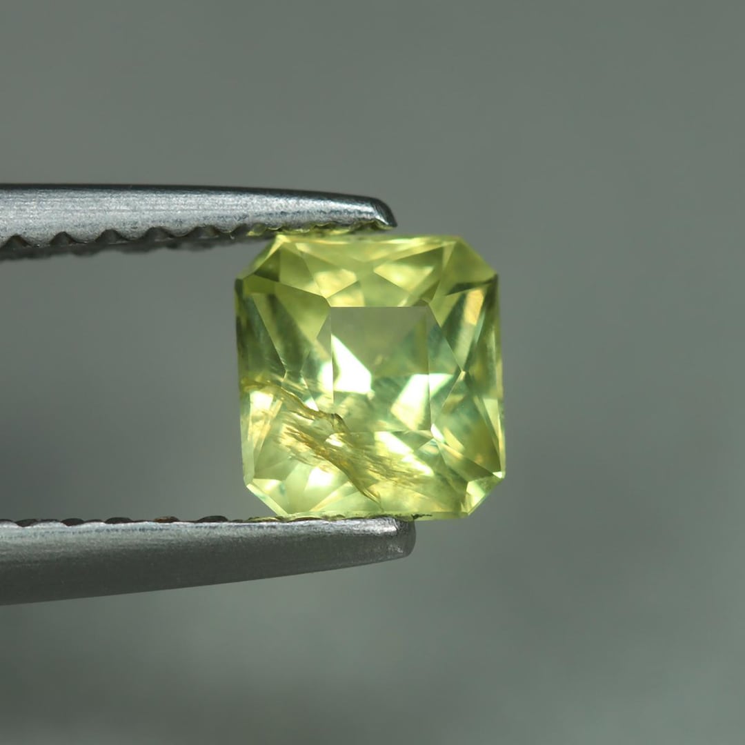 0 67 Cts ravishing Best Color 100 Natural Unheated Chrysoberyl 0-67-cts-ravishing-best-color-100-natural-unheated-chrysoberyl