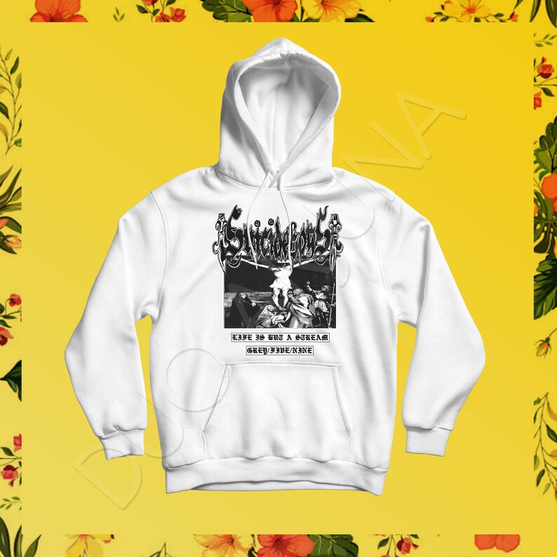 Peut inclure: Sweat-shirt &agrave; capuche blanc avec un imprim&eacute; graphique noir et blanc d'un groupe appel&eacute; "Suicide Boys". Le texte "Life is but a dream" et "Grey/Five/Nine" sont imprim&eacute;s sous le graphique.