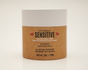 Nosotros pagamos los aranceles, impuestos de exportación y tasas. Naturalmente sensible, SIN BICARBONATO DE SODIO. Fórmula para pieles sensibles con aroma a coco. 110 g (4 oz). Envase sin residuos.
