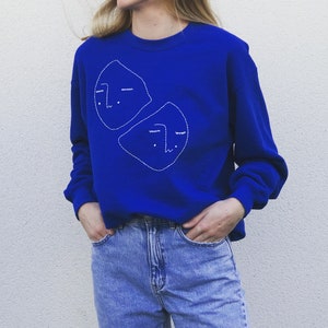 Hand embroidered sweatshirt - Duo - Royal blue - Available in sizes S, M and L
