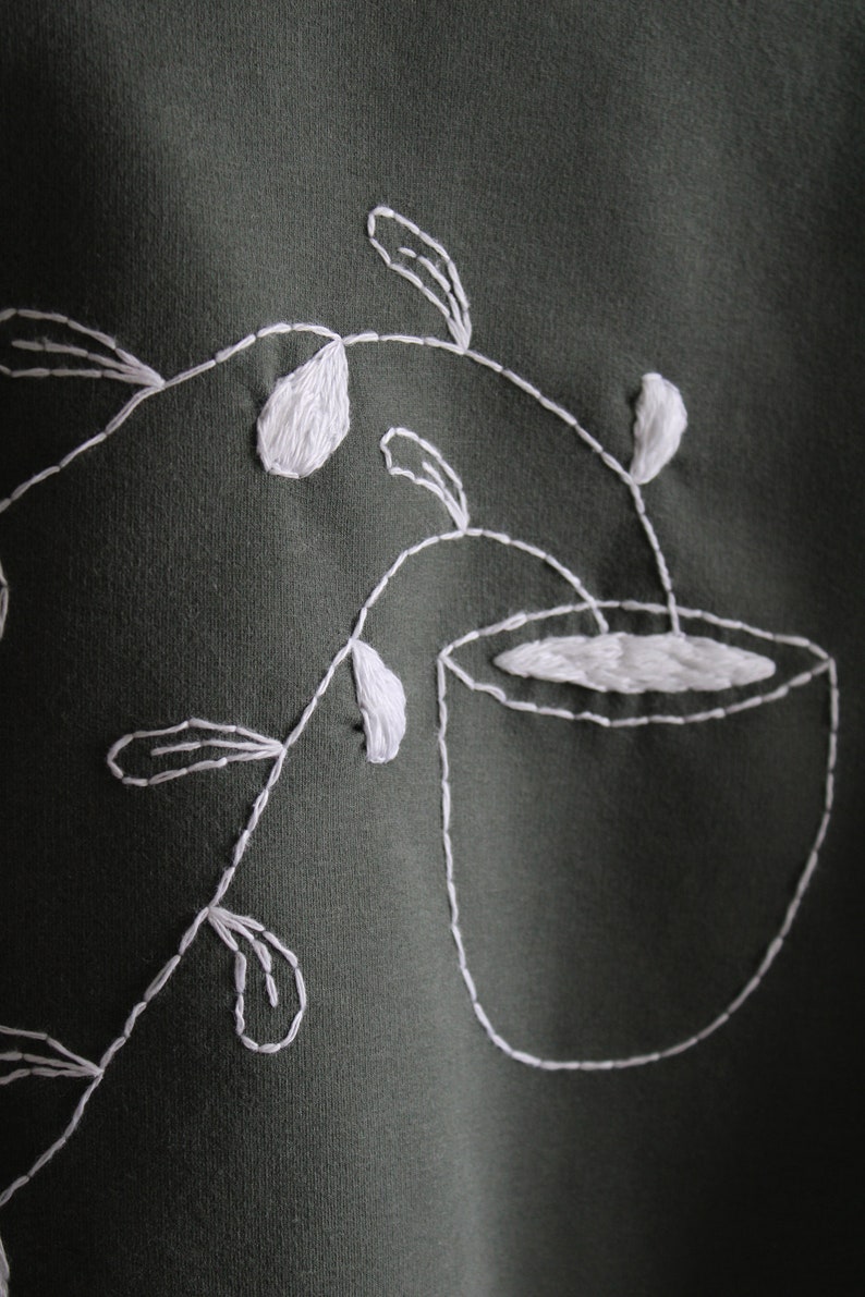 Small pot hand embroidered high-neck sweatshirt sage green