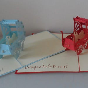 Carte pop-up 3D « Nouvel An » : Garçon, Fille dans un landau – Bleu ou rouge