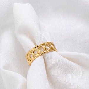 Celtic Eternity Knot Ring 14K 18K Solid Gold, 4 mm or 6 mm Wide Celtic Weave Ring, Gold Braid Band Ring, Irish Celtic Ring, Nordic Weave