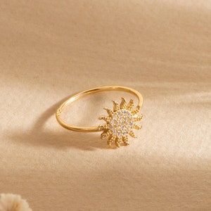 Cz Stone Sunburst Ring 14K 18K Solid Gold, Boho Style Minimalist Sunshine Ring, Everyday Jewelry, Celestial Ring, Dainty Sun Ring, Best Gift