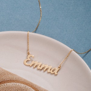 Collar de nombre personalizado 14K 18K oro real, collar de placa de identificación delicada personalizada, collar de mamá de nombre de niños personalizado, regalo significativo para ella