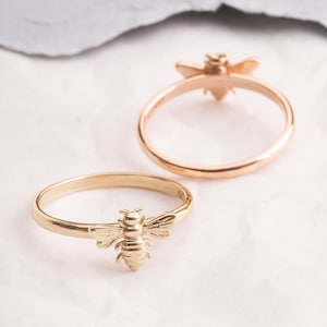 Anillo de abeja en oro macizo de 14k y 18k, anillo apilable de oro auténtico, conjunto de anillos de panal y abeja, anillo de abeja, anillo para amantes de las abejas, regalo de cumpleaños para ella