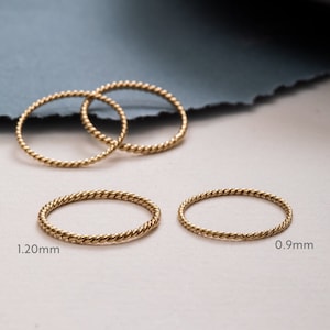 Anello Twist in oro massiccio 14K 18K, anello nuziale in oro vero con corda intrecciata, anello nuziale impilabile Twist - piccolo anello in oro per nocche, regalo per lei