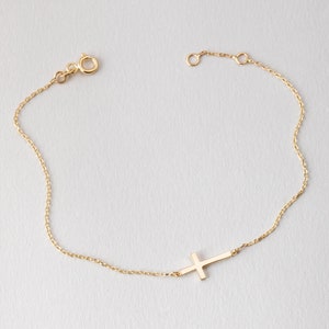 Pulsera con cruz de oro auténtico de 14 quilates y 18 quilates, delicada pulsera con cruz de oro liso, pequeña pulsera con cruz de celebridad para mujer, regalo para ella, joyería religiosa