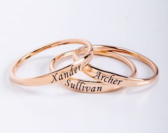Anel delicado personalizado com nome em ouro 14K ou 18K, anéis empilháveis com gravação personalizada, anel fino personalizado com palavra, presente para madrinhas, presente para a mãe com nome do bebê