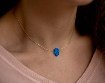 Colar Hamsa em Ouro Maciço 14K ou 18K com Opala Azul, Delicado Pingente Hamsa em Opala Colorida, Joia Amuleto da Mão de Fátima, Colar com Opala da Mão de Fátima