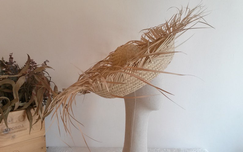Natural straw summer hat with frayed edges, straw summer hat, straw hat, t. unique. image 5