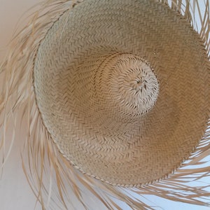 Natural straw summer hat with frayed edges, straw summer hat, straw hat, t. unique. image 2