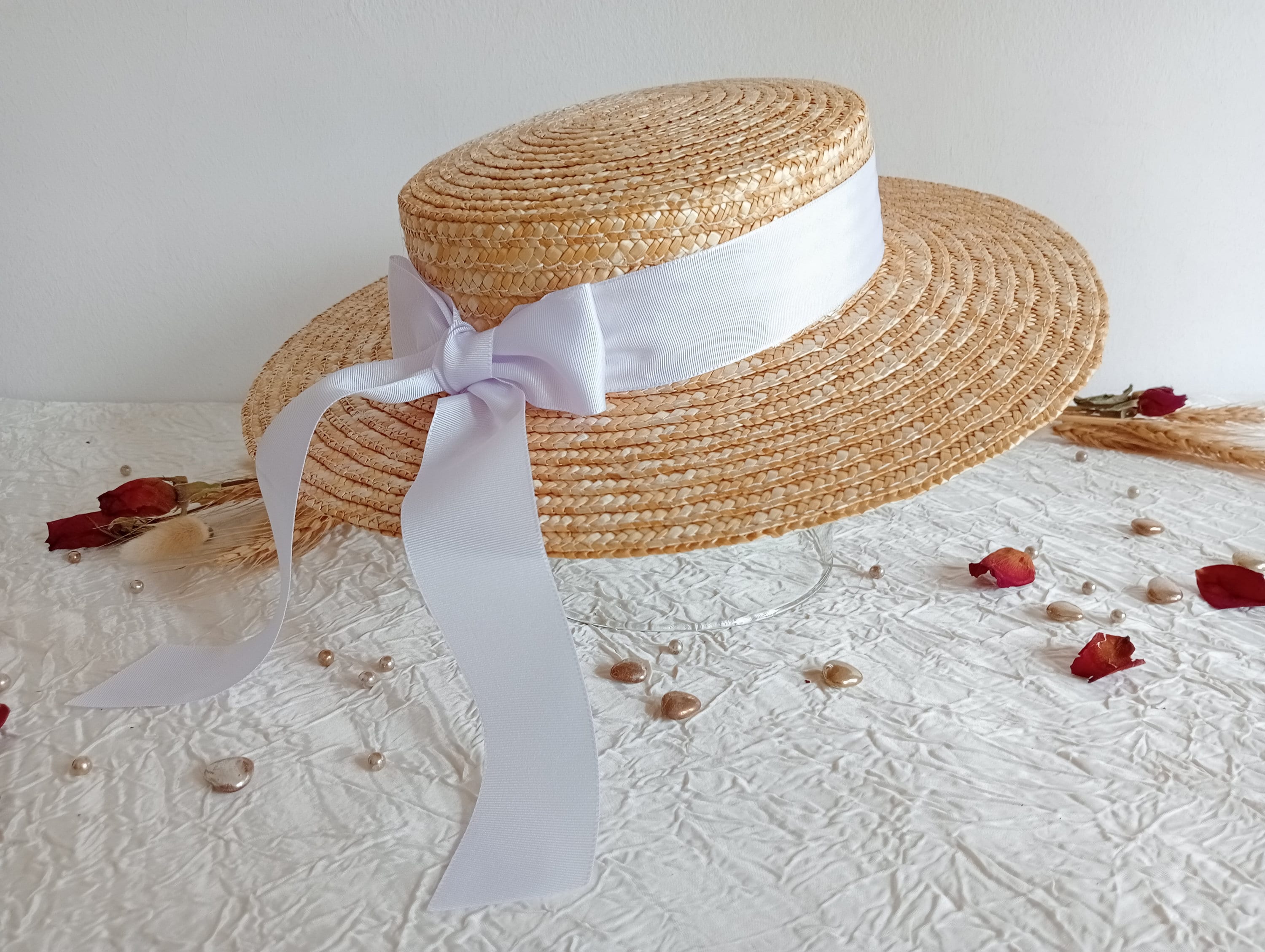 Natural straw boater hat for the bride, straw wedding hat, wide-brimmed natural straw boater hat for the bride.