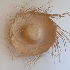 Chapéu de palha, pamela desfiada, chapéu de verão, chapéu decorativo, chapéu de praia, pamela de palha natural, pamela de palha desfiada.