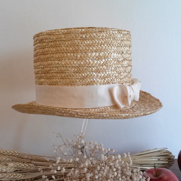 Chapeau haut de forme unisex en paille naturelle pour mariage où cérémonie.