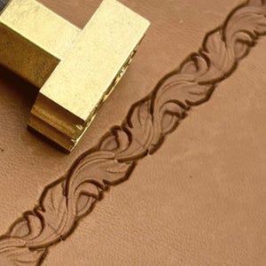 Running Vine Scroll Leather Stamp – 18x7mm · LT173