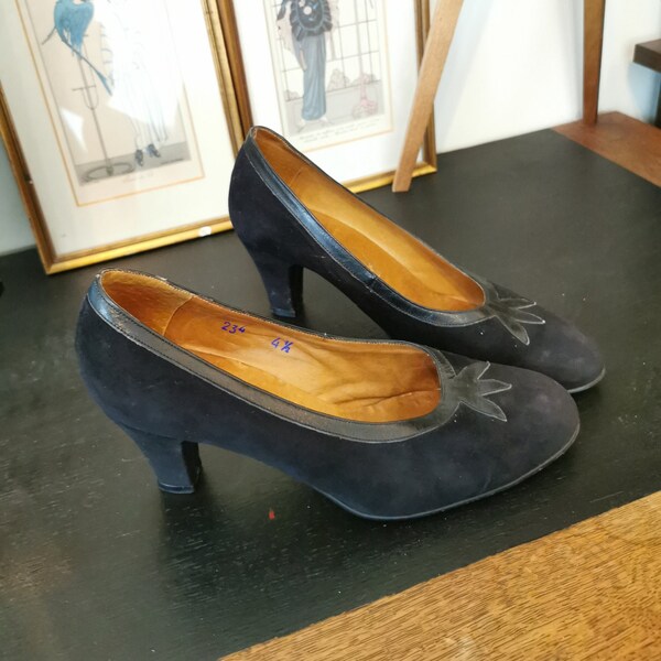 1950’s style navy suede mid height heels/pumps Size 4 4,5/37 37,5