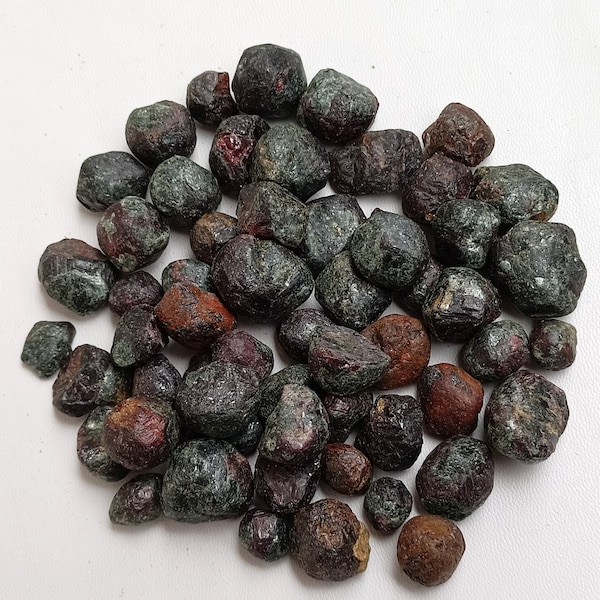 Raw Crystals, Raw Garnet Crystal, Bulk Rough Garnet Stone, Raw Garnet Chunks, Garnet Rocks, Garnet Healing Crystals for Jewelry, Crafting