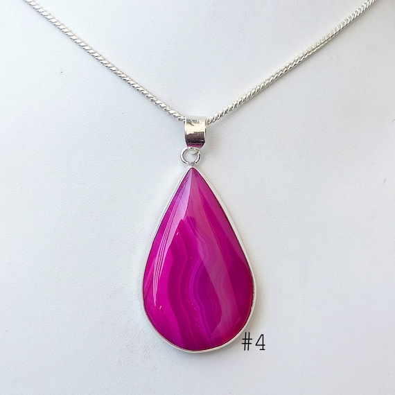 Collier Long Avec Pendentif En Agate Rose Naturelle - Marque Le Serpent Rouge, Neuf Avec étiquettes