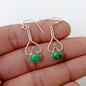 Brincos de prata malaquita, brincos de prata esterlina 925, brincos de cristal minimalistas, brincos de pedras preciosas, brincos delicados boho, presentes para ela