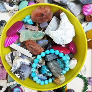 Crystal Confetti Scoop, Pendant Stones, Mixed Lucky Scoop, Mystery Crystal Bags (Tumble Stones, Rough gemstones, Bracelets, Pendants, Gifts)