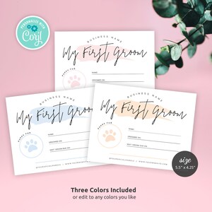 Pode incluir: Tr&ecirc;s cart&otilde;es imprim&iacute;veis com um design de pegada de pata e o texto "My First Groom" em escrita cursiva preta. Os cart&otilde;es s&atilde;o nas cores rosa, azul e p&ecirc;ssego. Os cart&otilde;es medem 5,5 polegadas por 4,25 polegadas.