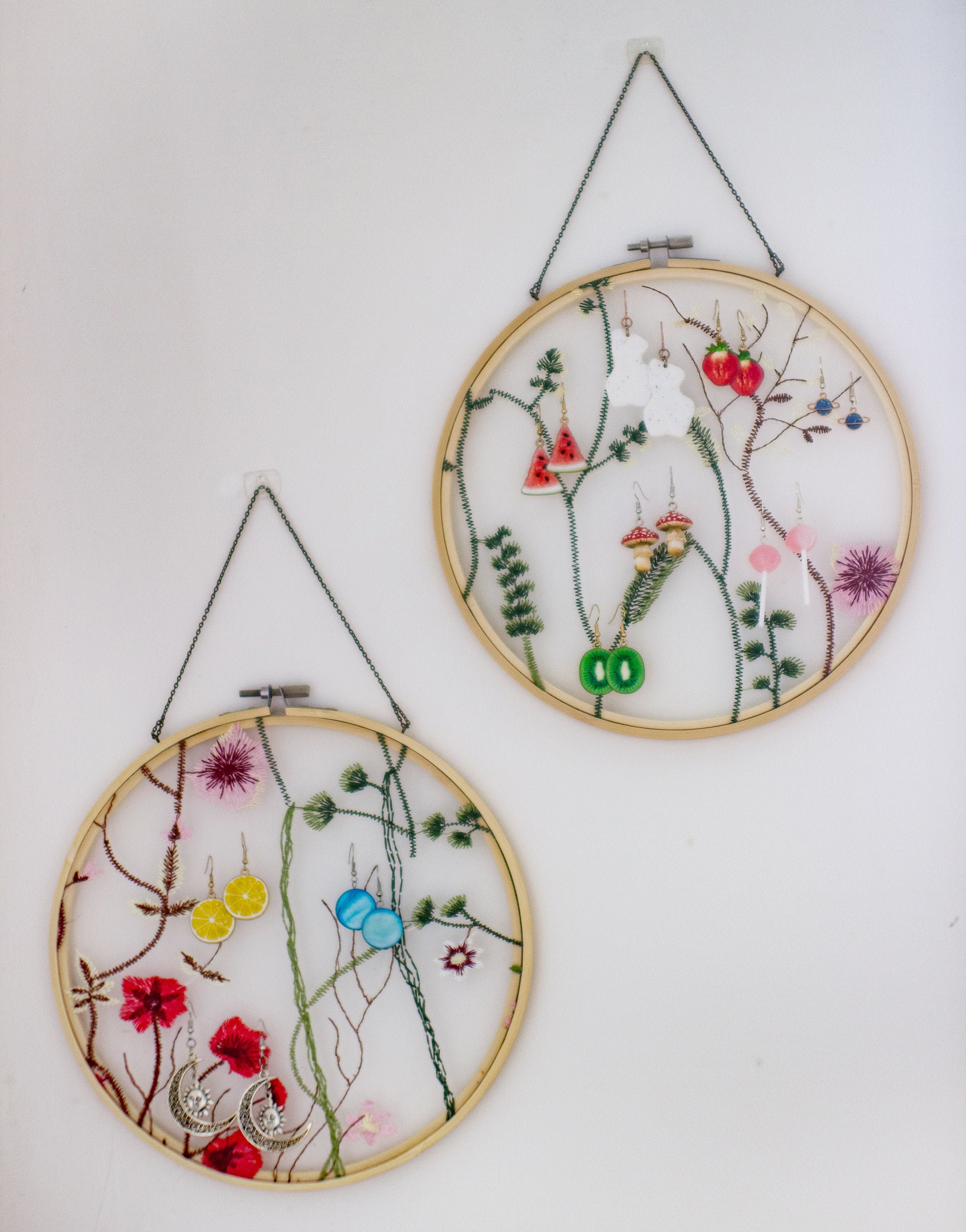 Embroidery hoop jewelry holder