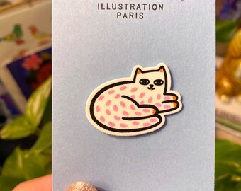 Speckled ball cat pin