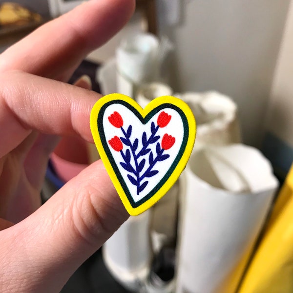 Flower heart pin