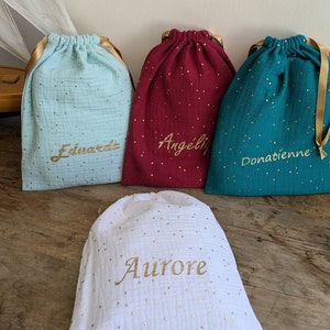 Personalisierter Kordelzugbeutel aus doppelter Baumwollgaze mit goldenen Punkten, Kindergartentasche, Kita-Tasche, wiederverwendbare Geschenktasche, Geburtstasche